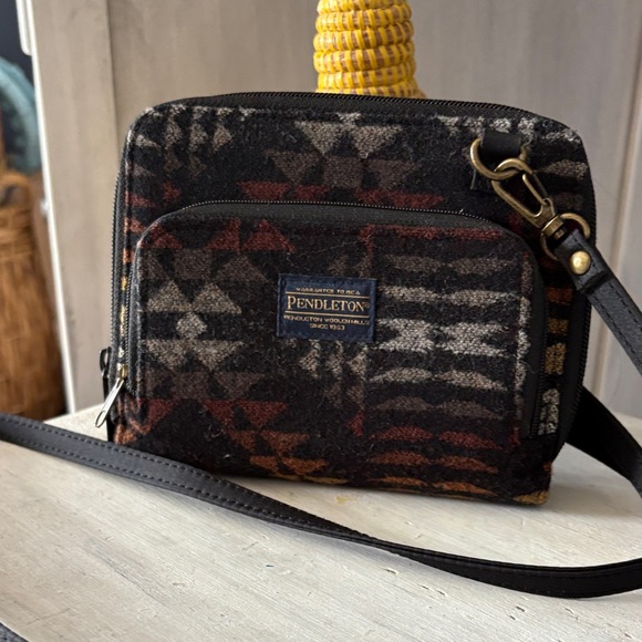 Pendleton Handbags - Pendleton Black and Brown Geometric Crossbody Bag